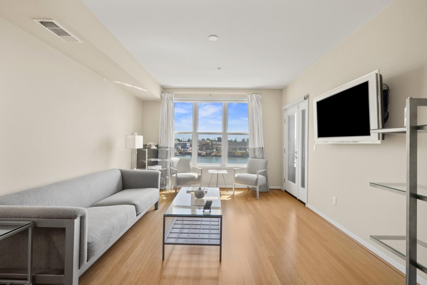 Detail Gallery Image 16 of 47 For 2853 Regatta Dr, Oakland,  CA 94601 - 3 Beds | 2/1 Baths