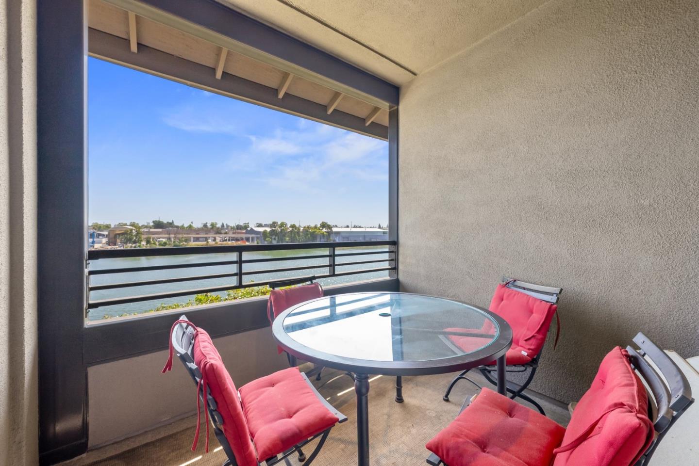 Detail Gallery Image 18 of 47 For 2853 Regatta Dr, Oakland,  CA 94601 - 3 Beds | 2/1 Baths