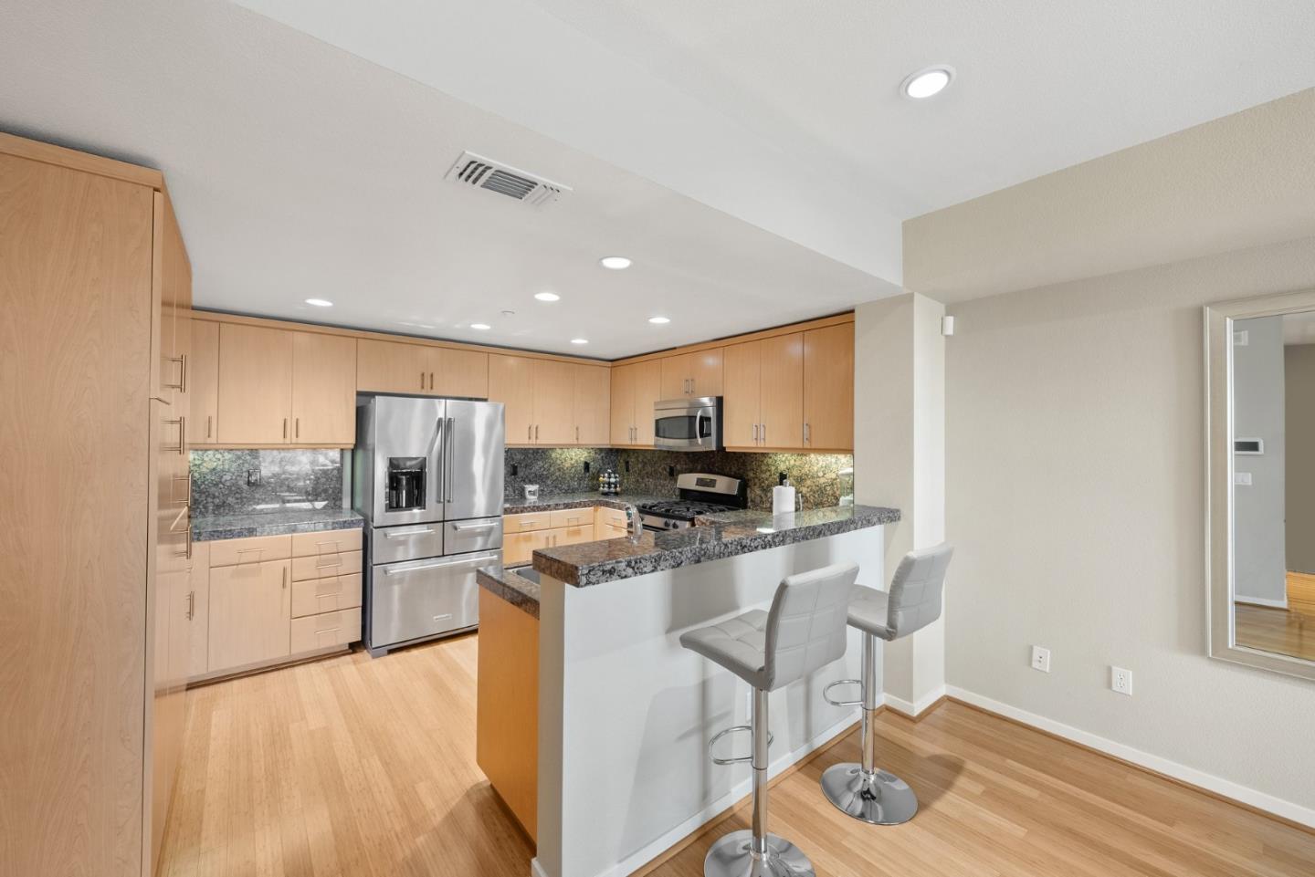 Detail Gallery Image 19 of 47 For 2853 Regatta Dr, Oakland,  CA 94601 - 3 Beds | 2/1 Baths