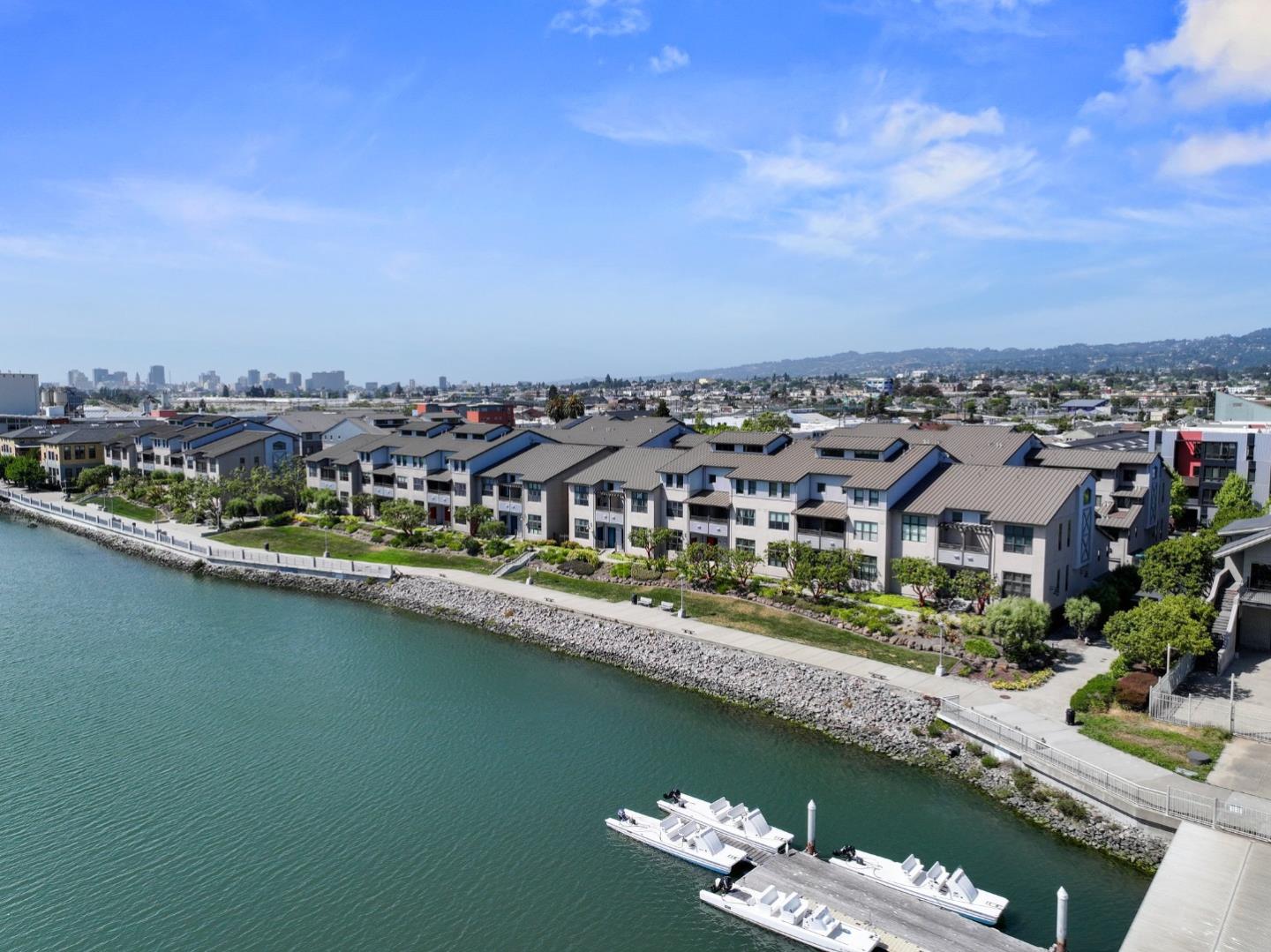 Detail Gallery Image 2 of 47 For 2853 Regatta Dr, Oakland,  CA 94601 - 3 Beds | 2/1 Baths