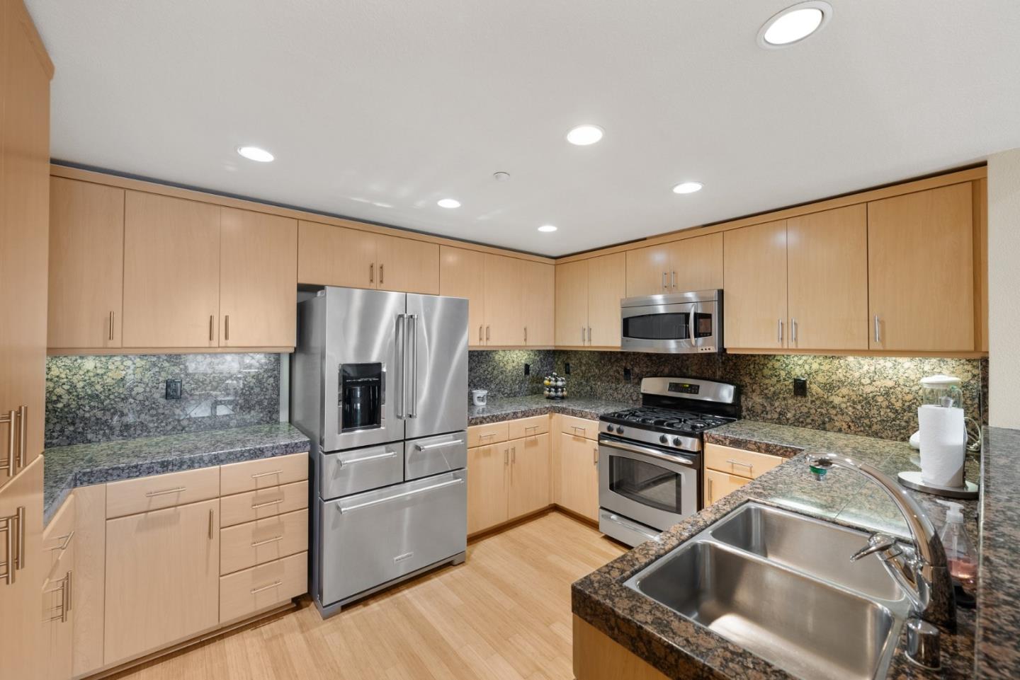 Detail Gallery Image 20 of 47 For 2853 Regatta Dr, Oakland,  CA 94601 - 3 Beds | 2/1 Baths