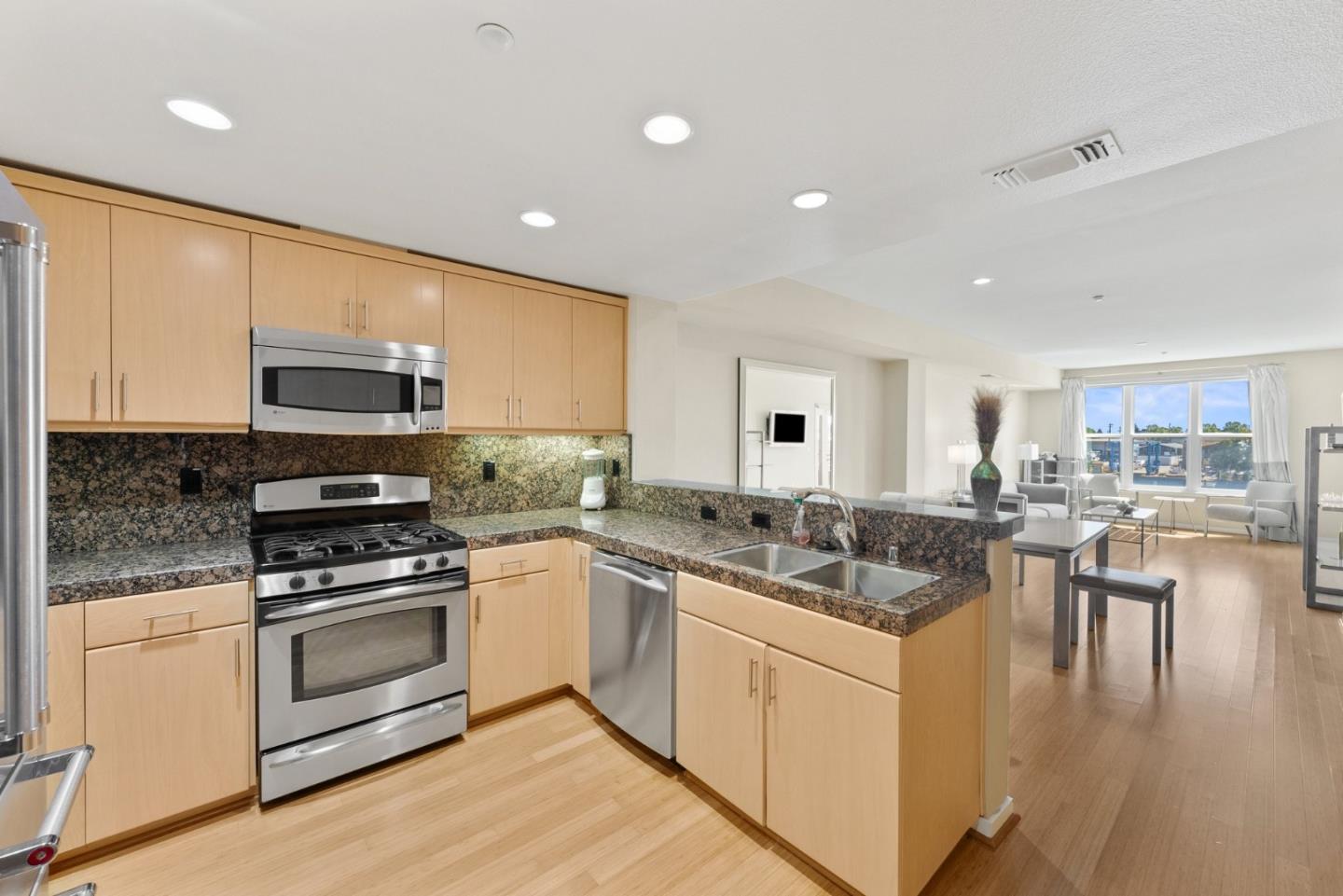 Detail Gallery Image 22 of 47 For 2853 Regatta Dr, Oakland,  CA 94601 - 3 Beds | 2/1 Baths