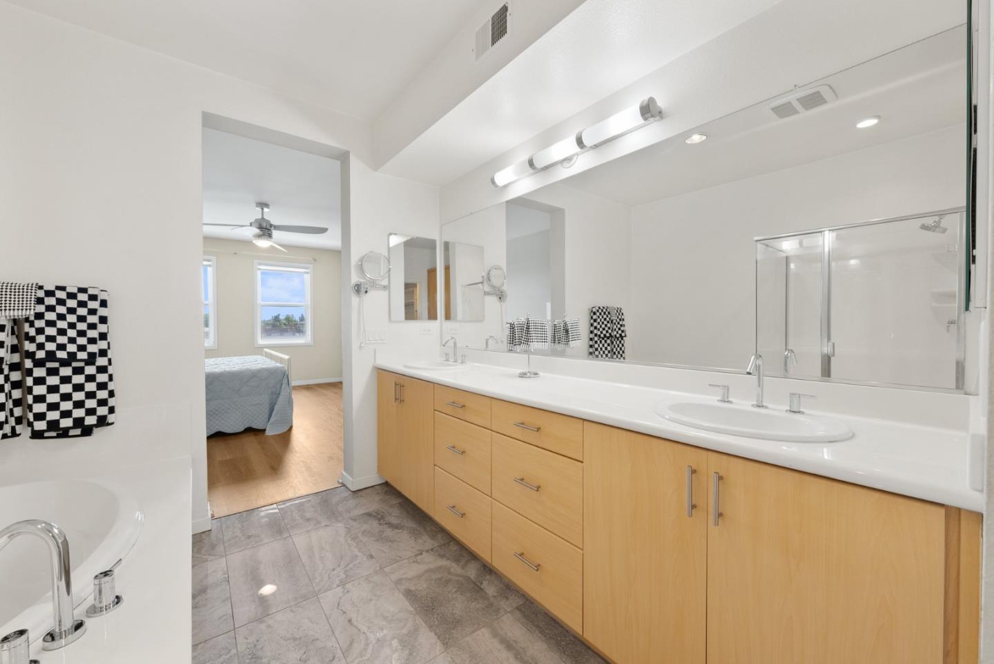 Detail Gallery Image 27 of 47 For 2853 Regatta Dr, Oakland,  CA 94601 - 3 Beds | 2/1 Baths
