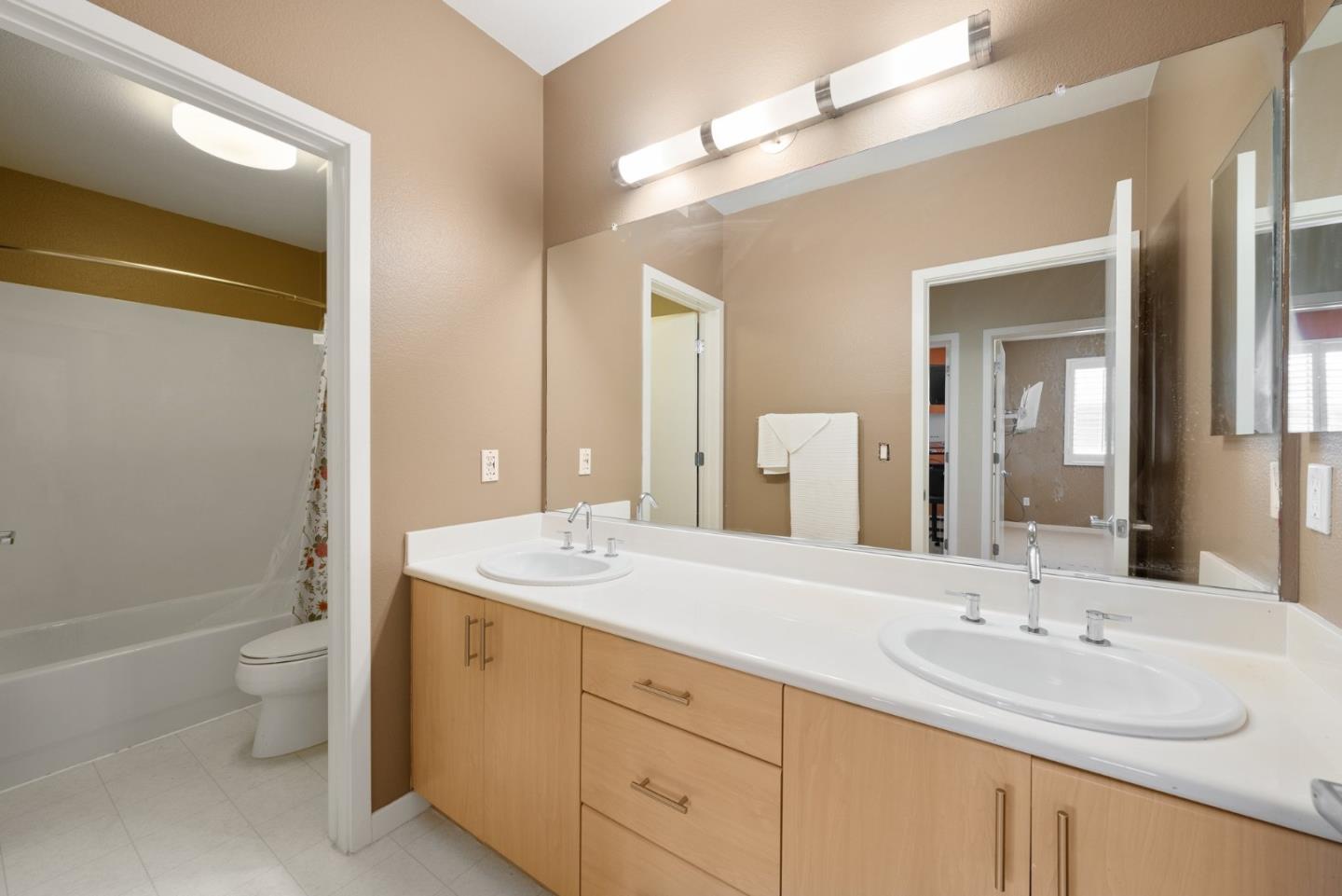 Detail Gallery Image 32 of 47 For 2853 Regatta Dr, Oakland,  CA 94601 - 3 Beds | 2/1 Baths