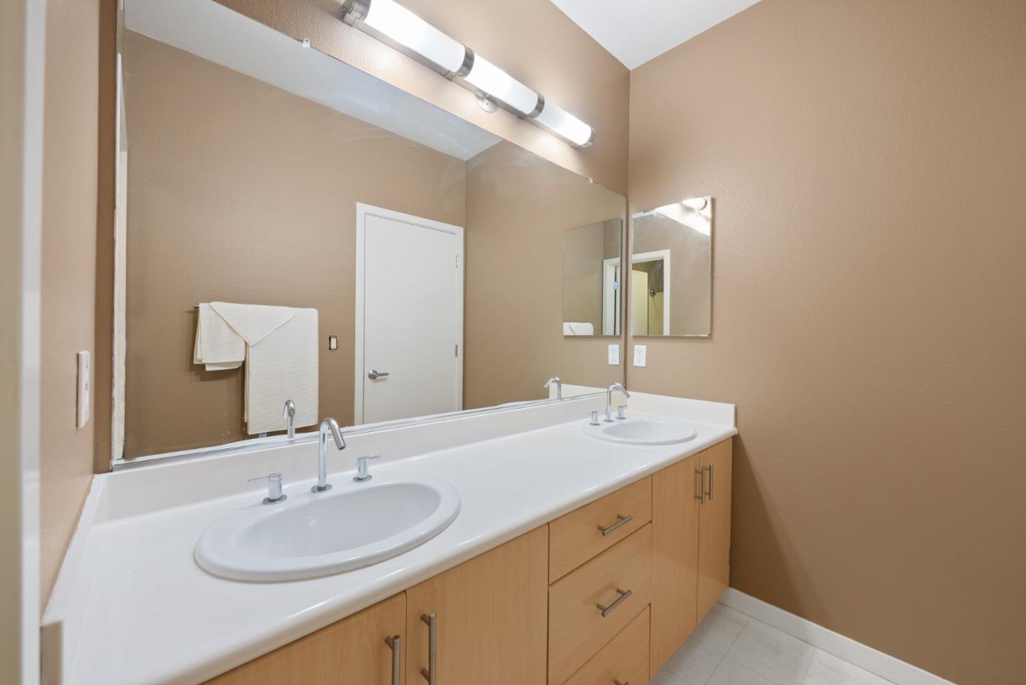 Detail Gallery Image 33 of 47 For 2853 Regatta Dr, Oakland,  CA 94601 - 3 Beds | 2/1 Baths