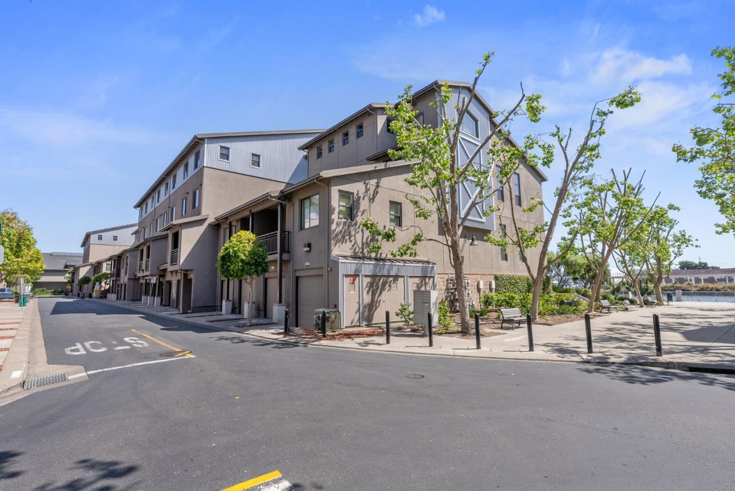 Detail Gallery Image 42 of 47 For 2853 Regatta Dr, Oakland,  CA 94601 - 3 Beds | 2/1 Baths