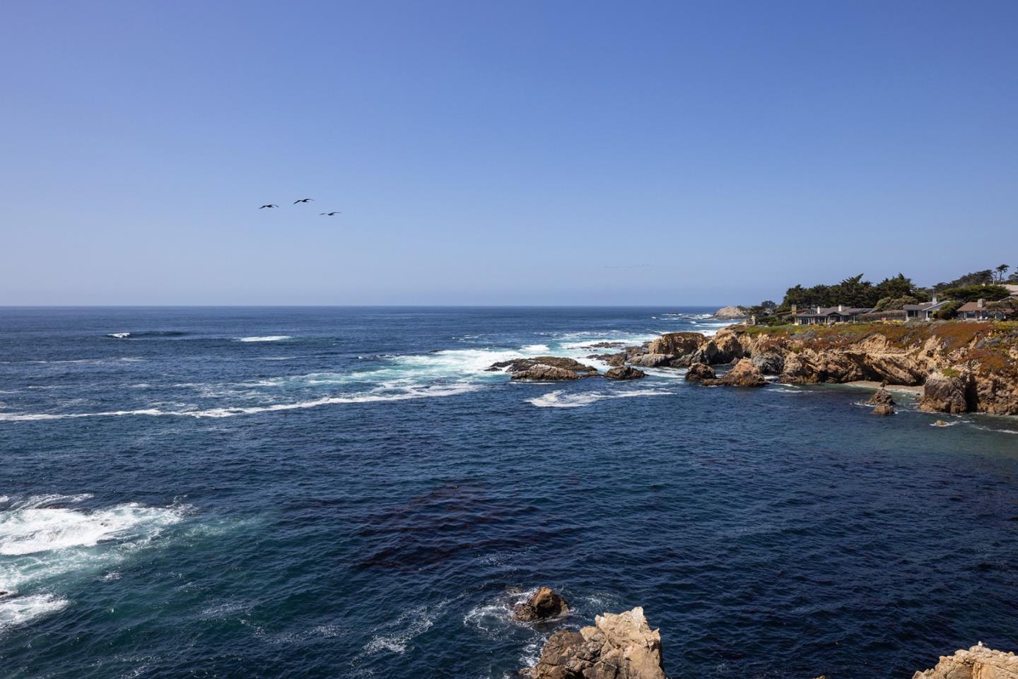 Detail Gallery Image 11 of 33 For 30530 Aurora Del Mar, Carmel,  CA 93923 - 3 Beds | 2/1 Baths