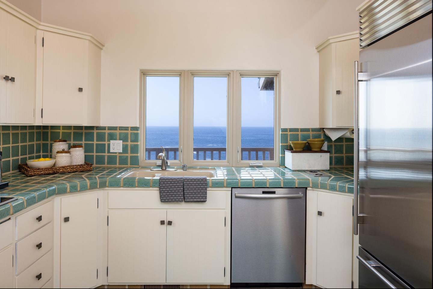 Detail Gallery Image 15 of 33 For 30530 Aurora Del Mar, Carmel,  CA 93923 - 3 Beds | 2/1 Baths