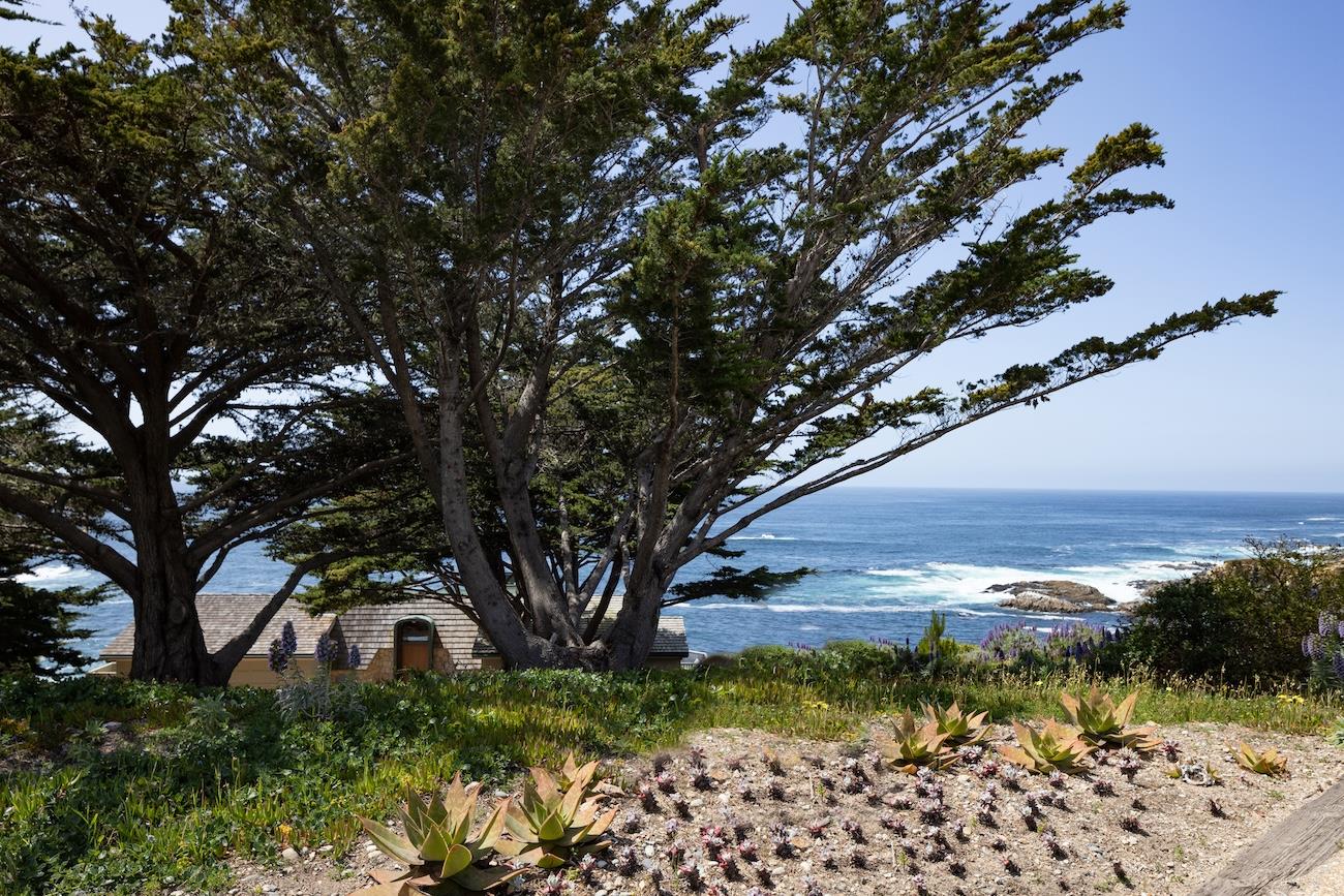 Detail Gallery Image 4 of 33 For 30530 Aurora Del Mar, Carmel,  CA 93923 - 3 Beds | 2/1 Baths