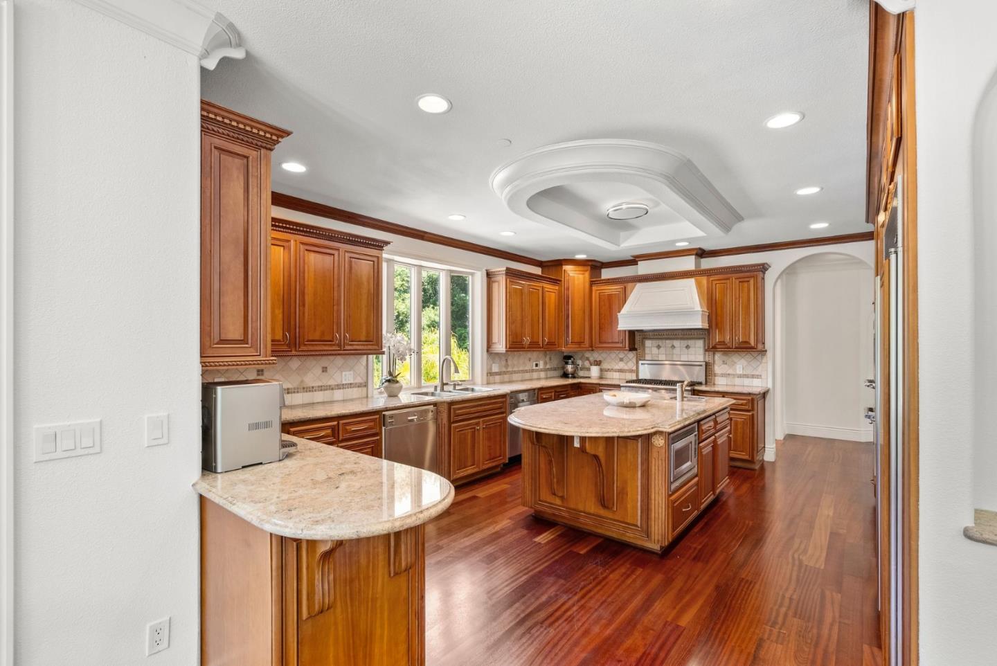Detail Gallery Image 20 of 63 For 12690 Dianne Dr, Los Altos Hills,  CA 94022 - 6 Beds | 6/1 Baths