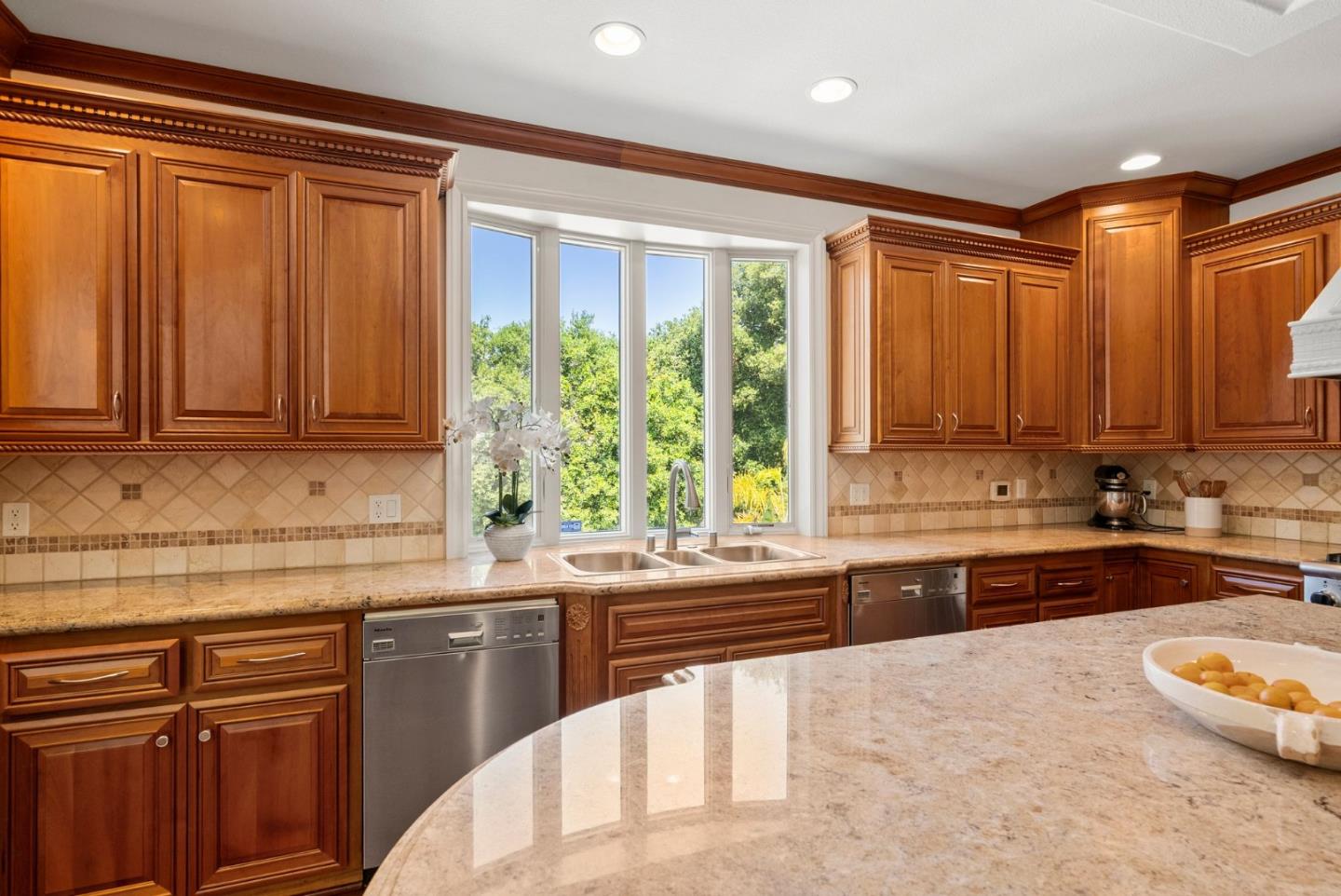 Detail Gallery Image 21 of 63 For 12690 Dianne Dr, Los Altos Hills,  CA 94022 - 6 Beds | 6/1 Baths
