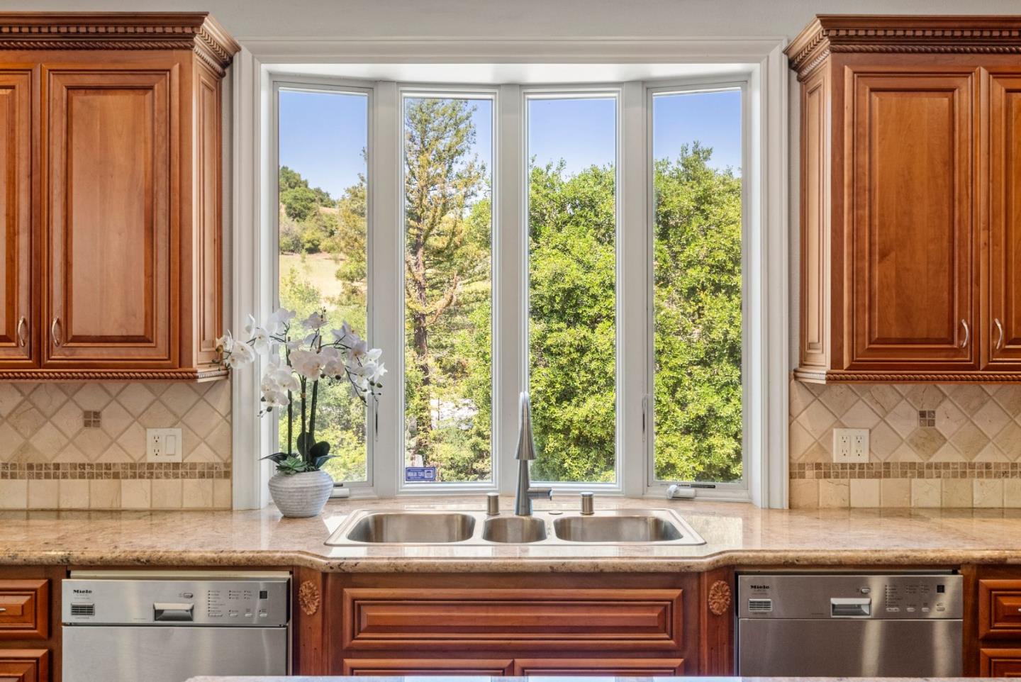 Detail Gallery Image 22 of 63 For 12690 Dianne Dr, Los Altos Hills,  CA 94022 - 6 Beds | 6/1 Baths