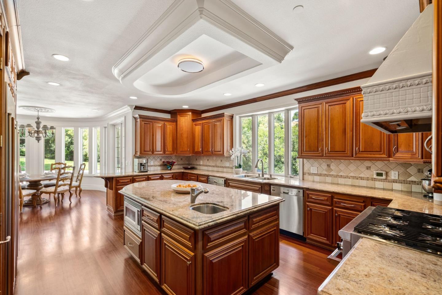 Detail Gallery Image 24 of 63 For 12690 Dianne Dr, Los Altos Hills,  CA 94022 - 6 Beds | 6/1 Baths