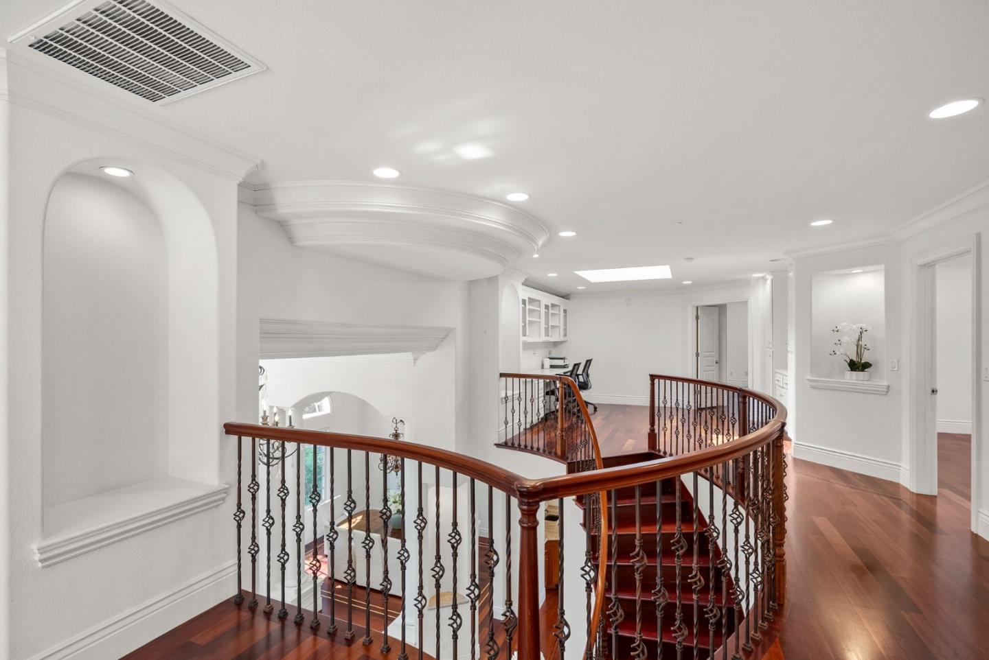 Detail Gallery Image 36 of 63 For 12690 Dianne Dr, Los Altos Hills,  CA 94022 - 6 Beds | 6/1 Baths