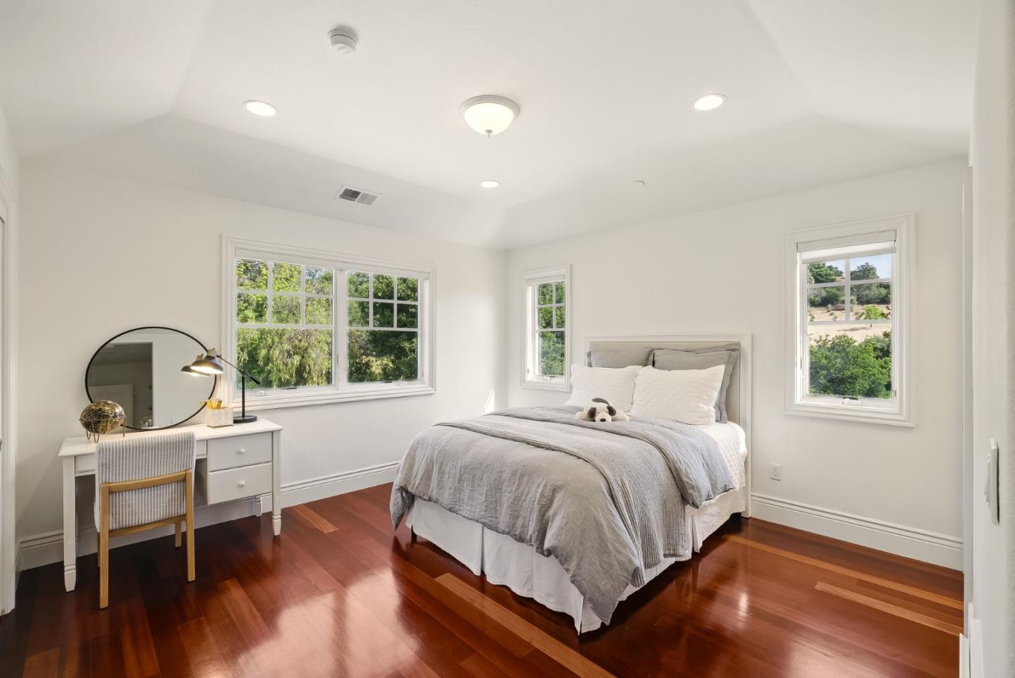 Detail Gallery Image 38 of 63 For 12690 Dianne Dr, Los Altos Hills,  CA 94022 - 6 Beds | 6/1 Baths
