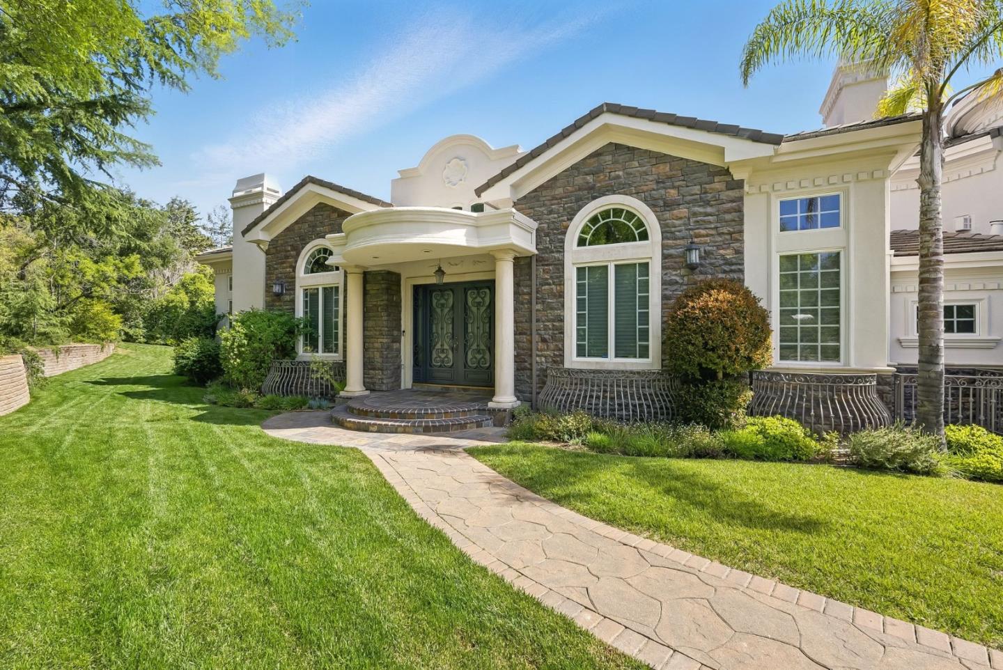 Detail Gallery Image 4 of 63 For 12690 Dianne Dr, Los Altos Hills,  CA 94022 - 6 Beds | 6/1 Baths