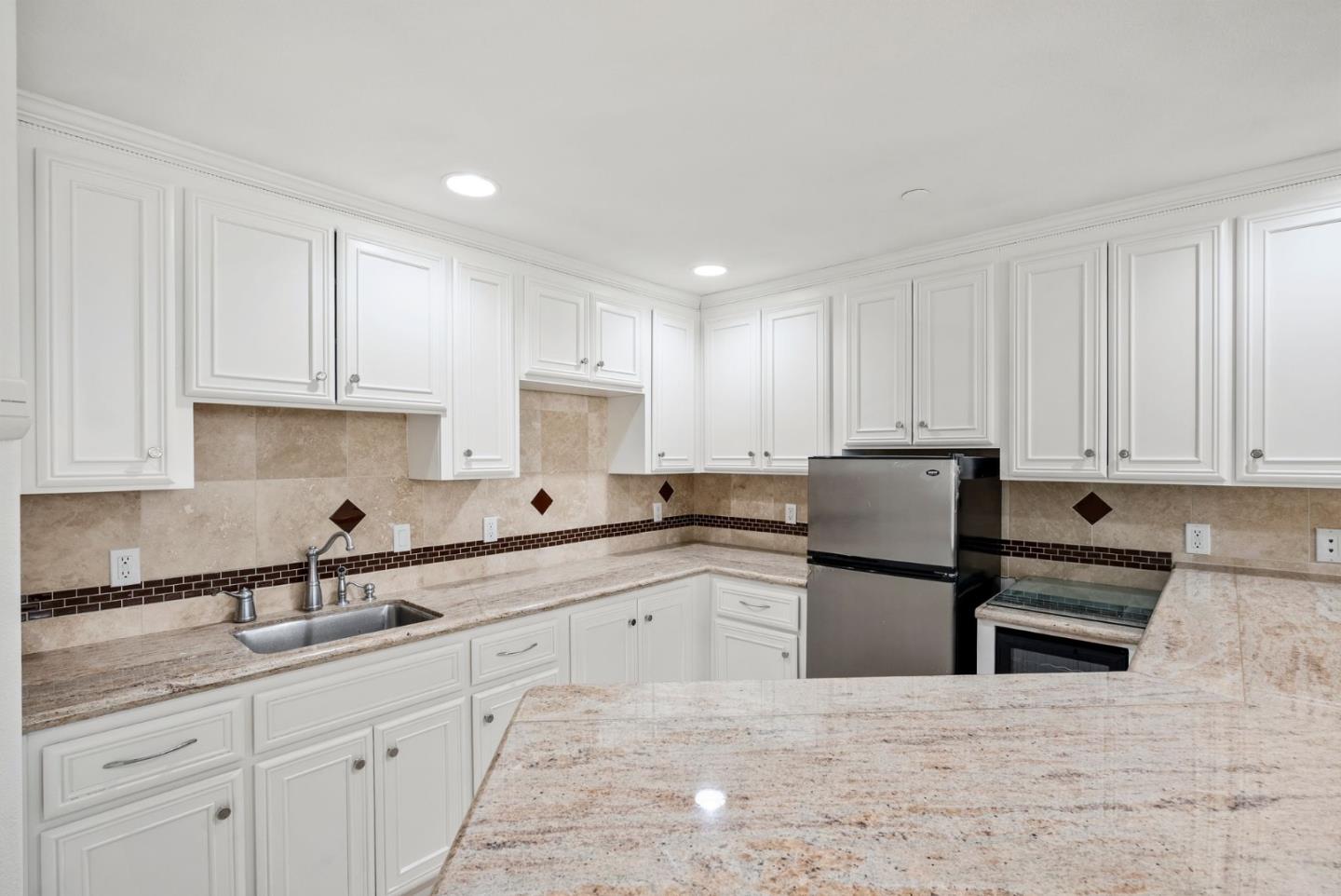 Detail Gallery Image 44 of 63 For 12690 Dianne Dr, Los Altos Hills,  CA 94022 - 6 Beds | 6/1 Baths