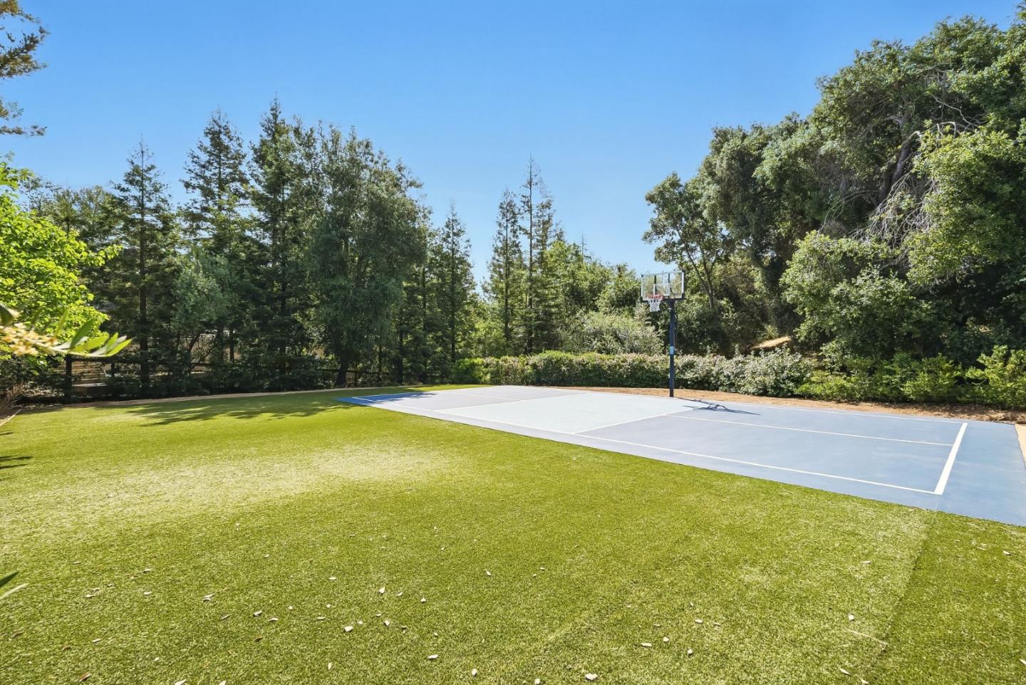 Detail Gallery Image 56 of 63 For 12690 Dianne Dr, Los Altos Hills,  CA 94022 - 6 Beds | 6/1 Baths