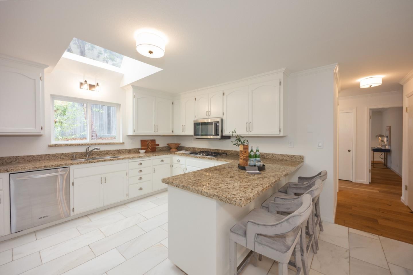 Detail Gallery Image 13 of 43 For 900 Franklin St, Montara,  CA 94037 - 5 Beds | 4 Baths