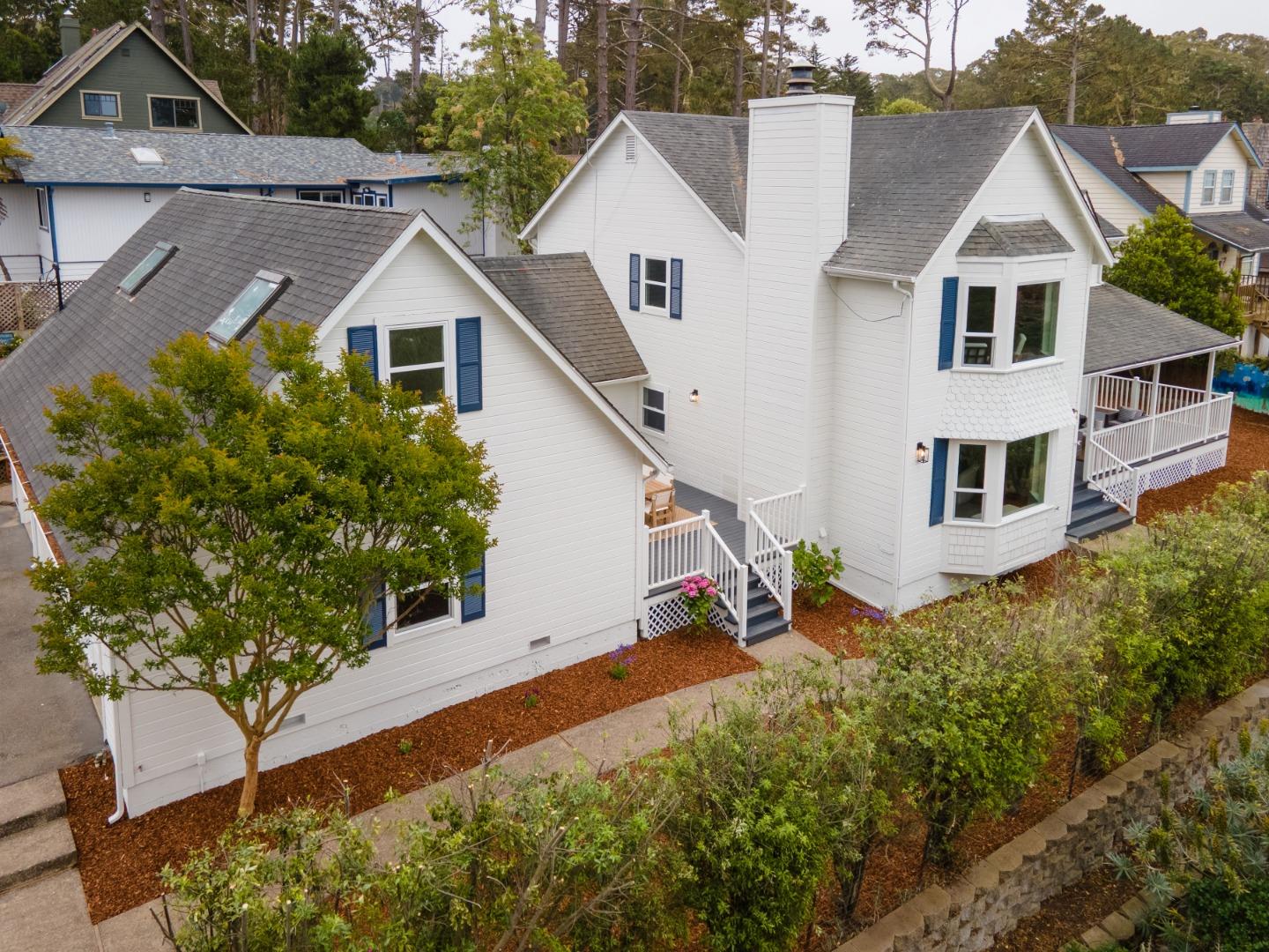 Detail Gallery Image 2 of 43 For 900 Franklin St, Montara,  CA 94037 - 5 Beds | 4 Baths