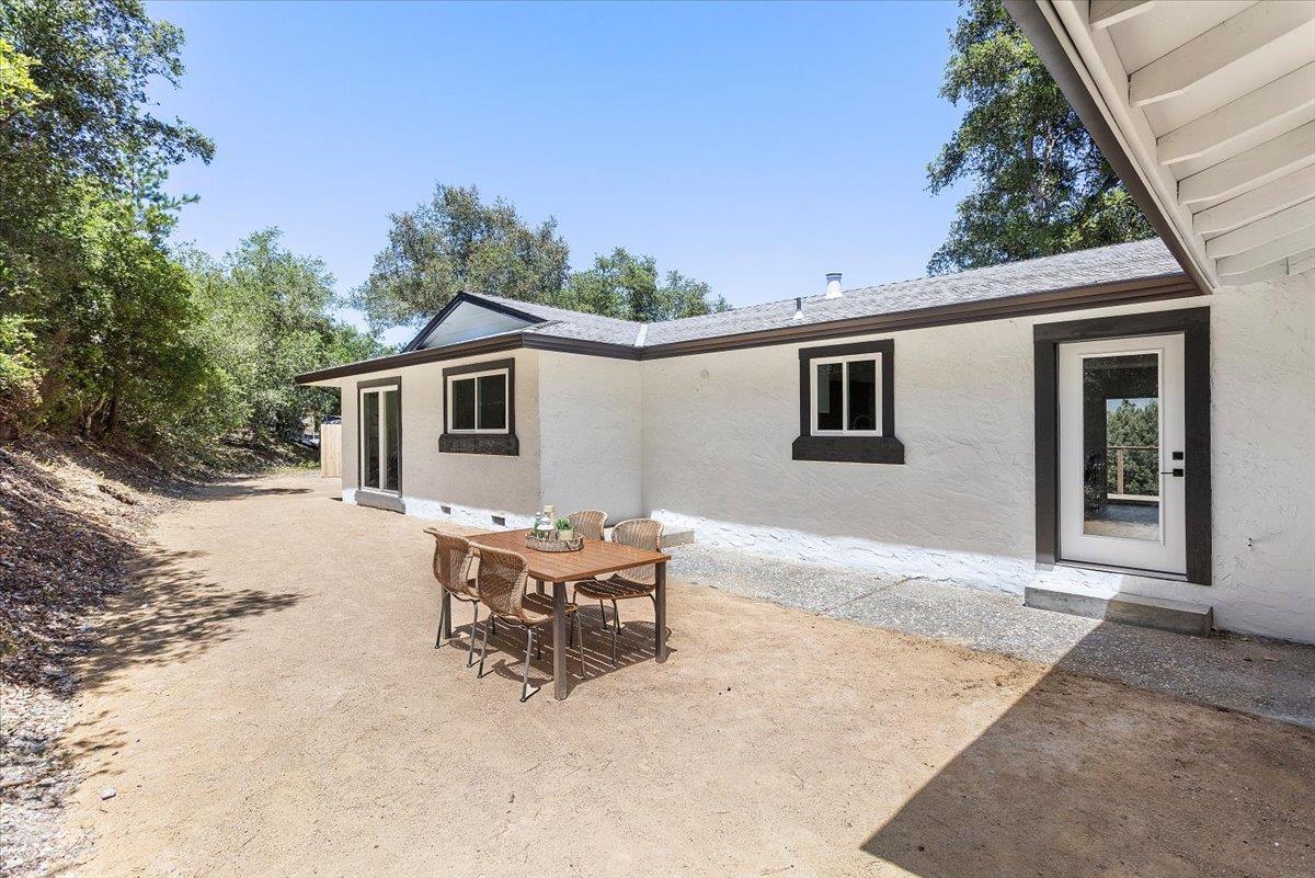 Detail Gallery Image 27 of 35 For 17060 Lon Rd, Los Gatos,  CA 95033 - 4 Beds | 2/1 Baths