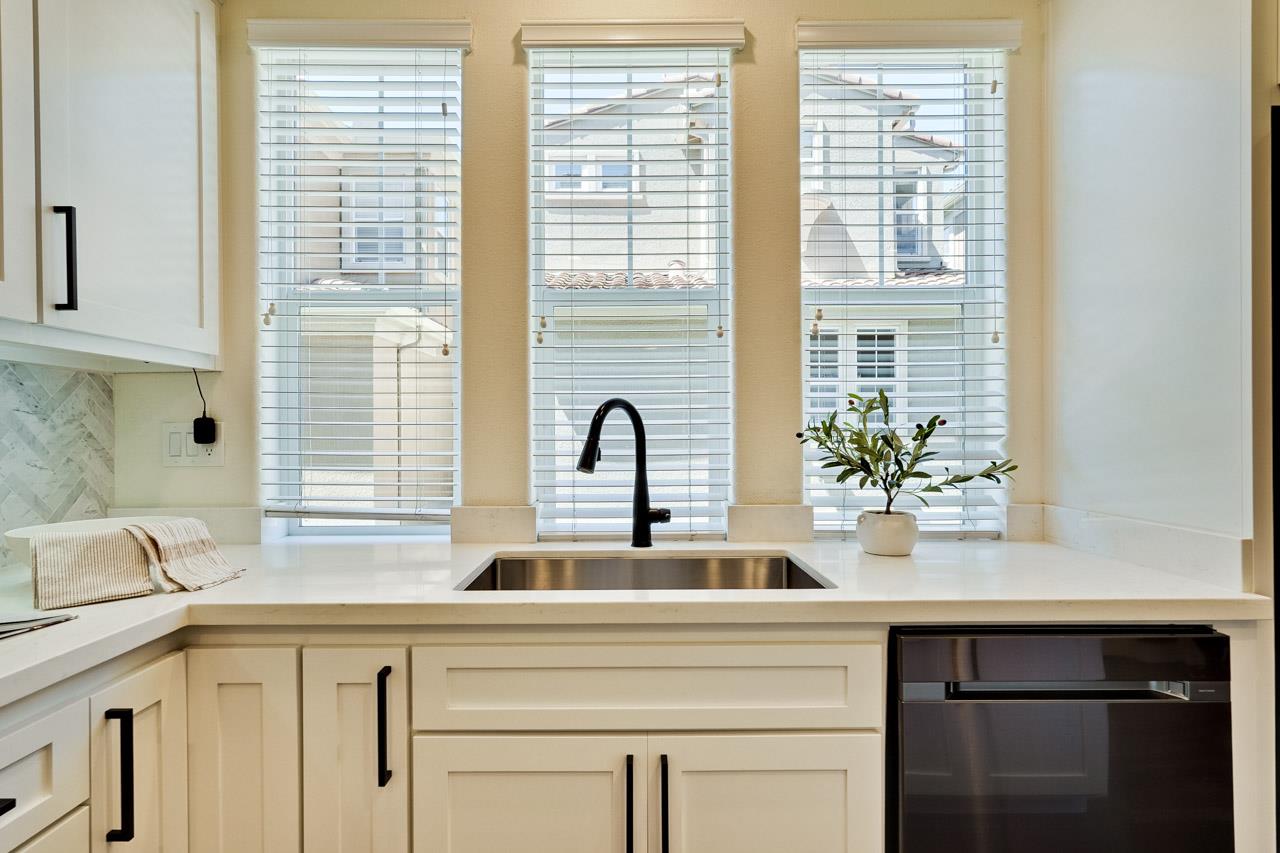 Detail Gallery Image 13 of 78 For 3068 Mary Helen Ln, San Jose,  CA 95136 - 4 Beds | 3/1 Baths