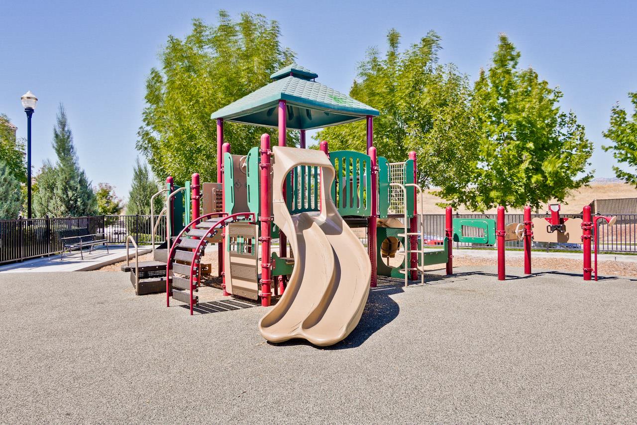Detail Gallery Image 72 of 78 For 3068 Mary Helen Ln, San Jose,  CA 95136 - 4 Beds | 3/1 Baths