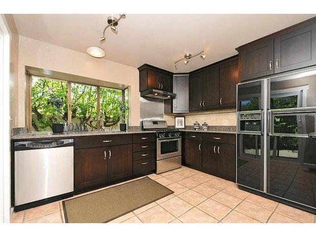 Detail Gallery Image 3 of 11 For 31 Lido Cir, Redwood Shores,  CA 94065 - 2 Beds | 2 Baths