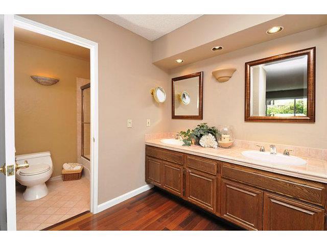 Detail Gallery Image 6 of 11 For 31 Lido Cir, Redwood Shores,  CA 94065 - 2 Beds | 2 Baths