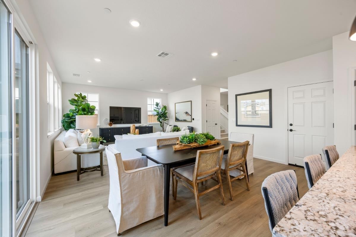 Detail Gallery Image 6 of 37 For 1515 Greeley Way, Gilroy,  CA 95020 - 5 Beds | 3 Baths