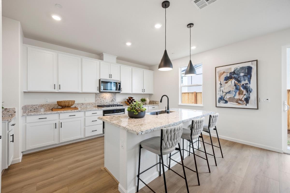 Detail Gallery Image 8 of 37 For 1515 Greeley Way, Gilroy,  CA 95020 - 5 Beds | 3 Baths