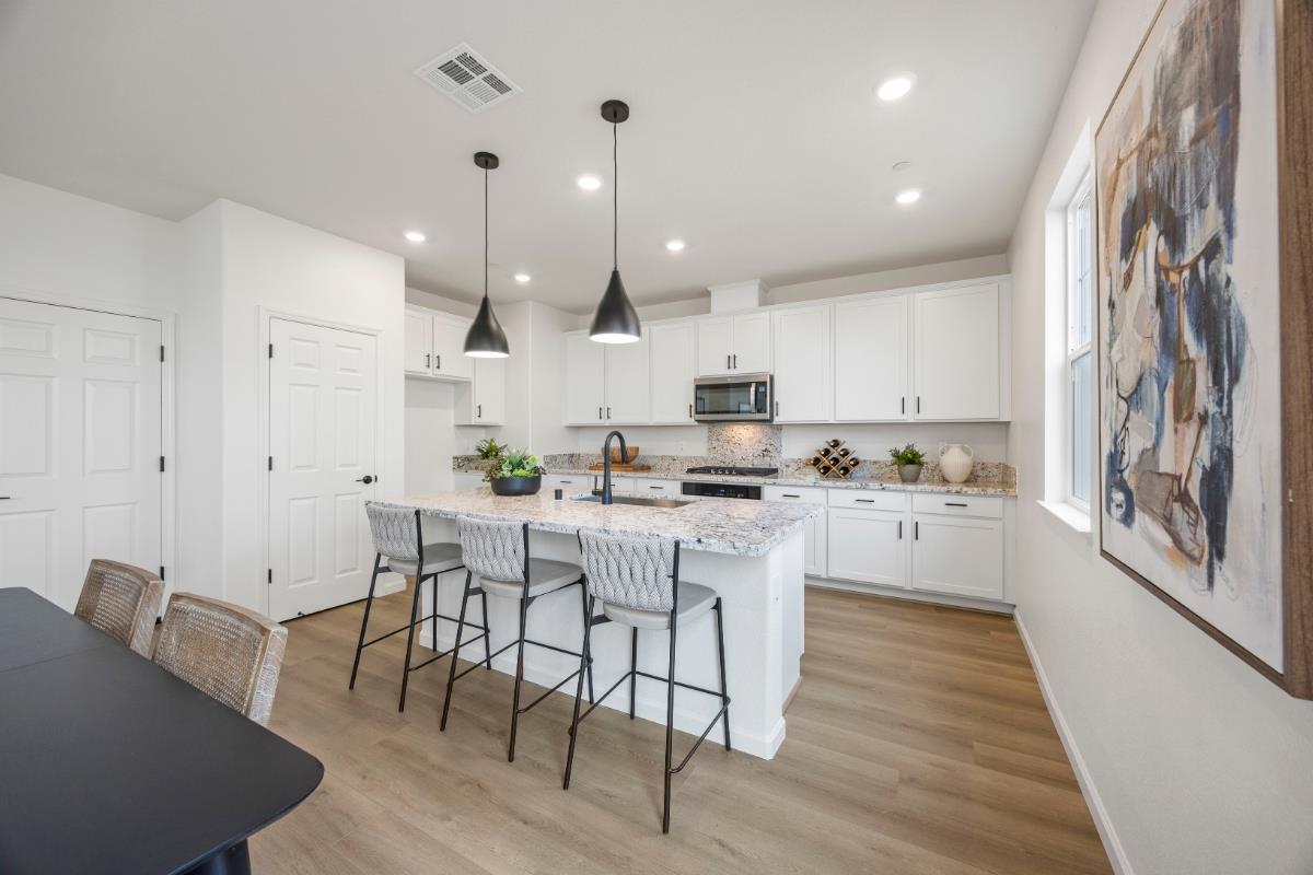 Detail Gallery Image 9 of 37 For 1515 Greeley Way, Gilroy,  CA 95020 - 5 Beds | 3 Baths