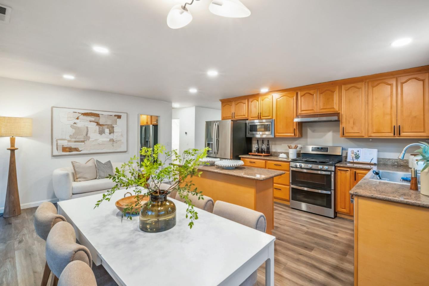 Detail Gallery Image 9 of 32 For 4397 Dulcey Dr, San Jose,  CA 95136 - 3 Beds | 2 Baths