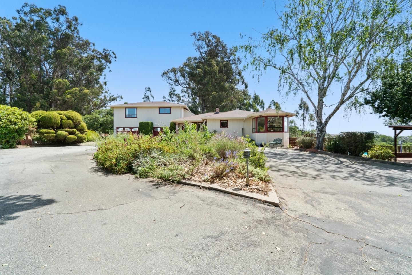 Detail Gallery Image 7 of 76 For 739 Snyder Ave, Aromas,  CA 95004 - 5 Beds | 3/1 Baths