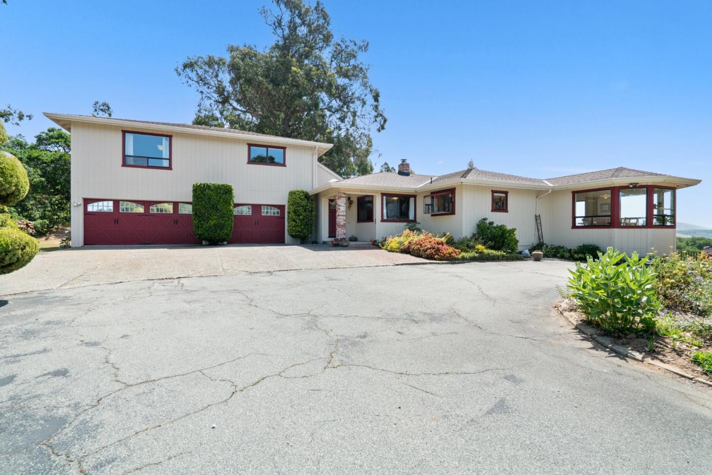 Detail Gallery Image 8 of 76 For 739 Snyder Ave, Aromas,  CA 95004 - 5 Beds | 3/1 Baths
