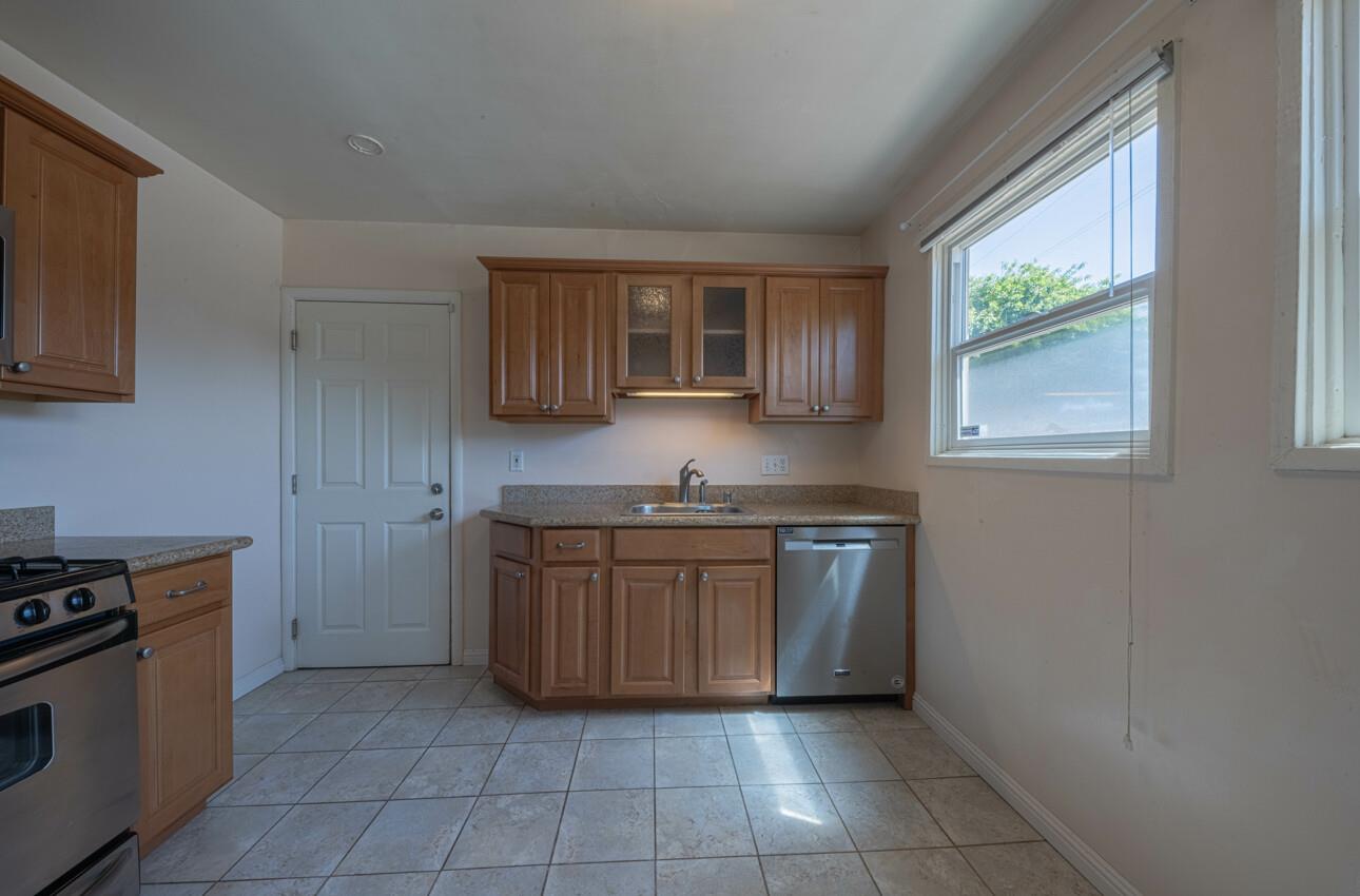 Detail Gallery Image 11 of 28 For 1259 Hillsdale St, Seaside,  CA 93955 - 2 Beds | 1 Baths