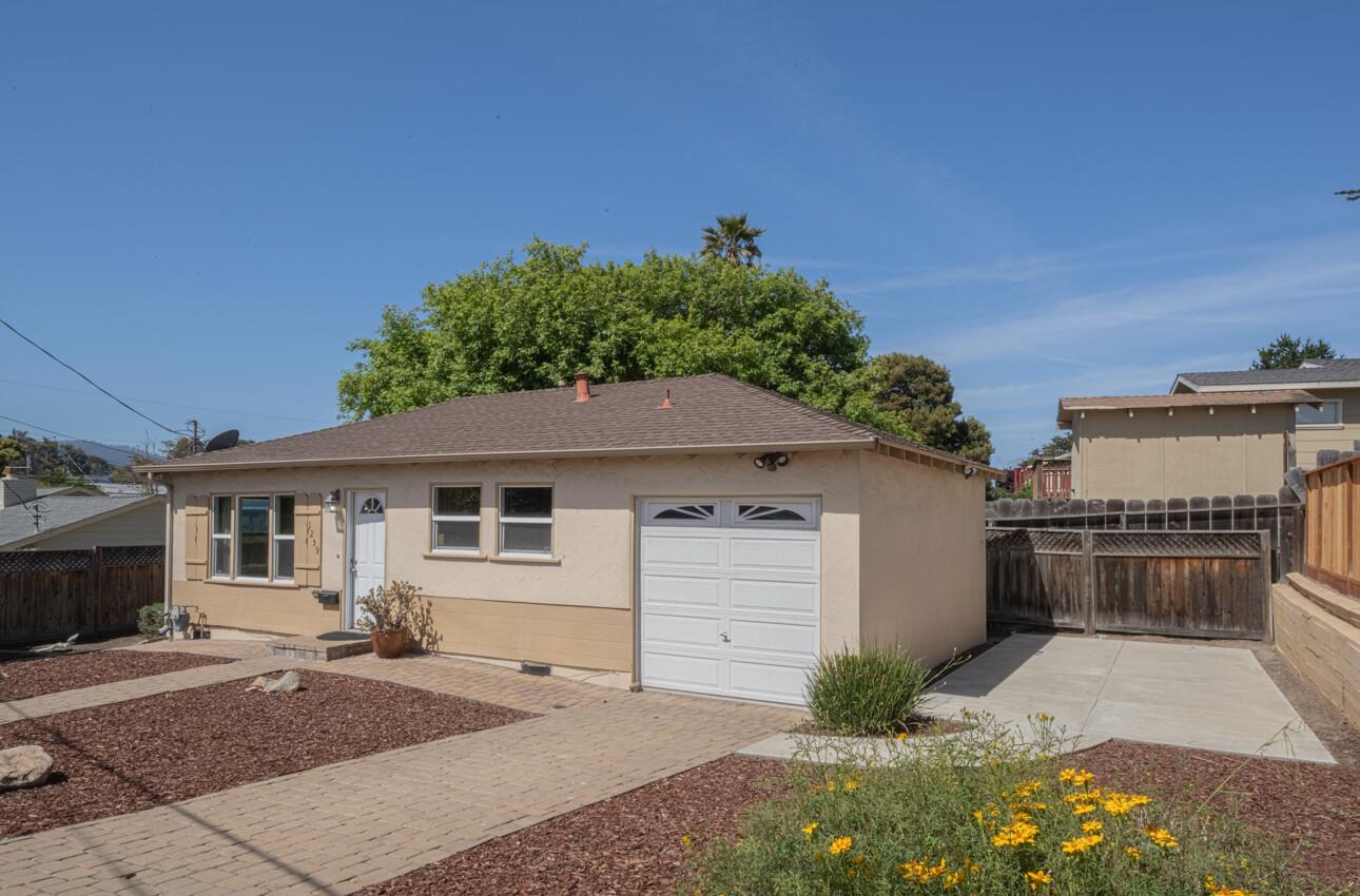 Detail Gallery Image 2 of 28 For 1259 Hillsdale St, Seaside,  CA 93955 - 2 Beds | 1 Baths