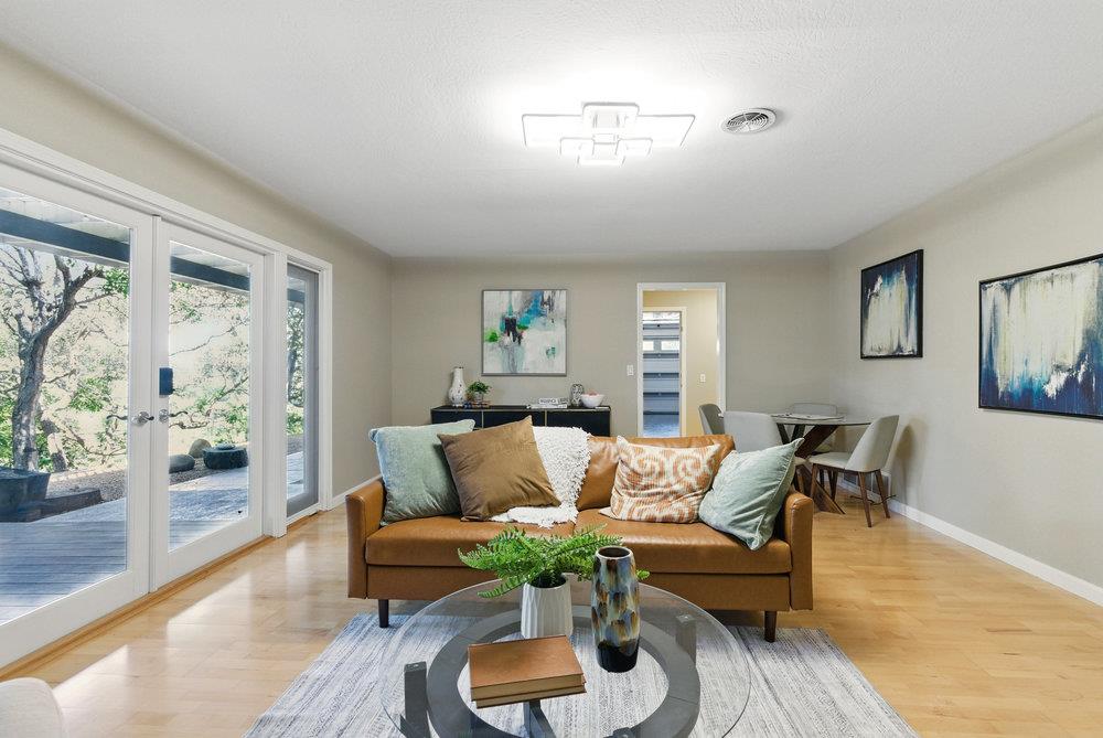 Detail Gallery Image 13 of 70 For 3225 Upper Lock Ave, Belmont,  CA 94002 - 3 Beds | 2/1 Baths