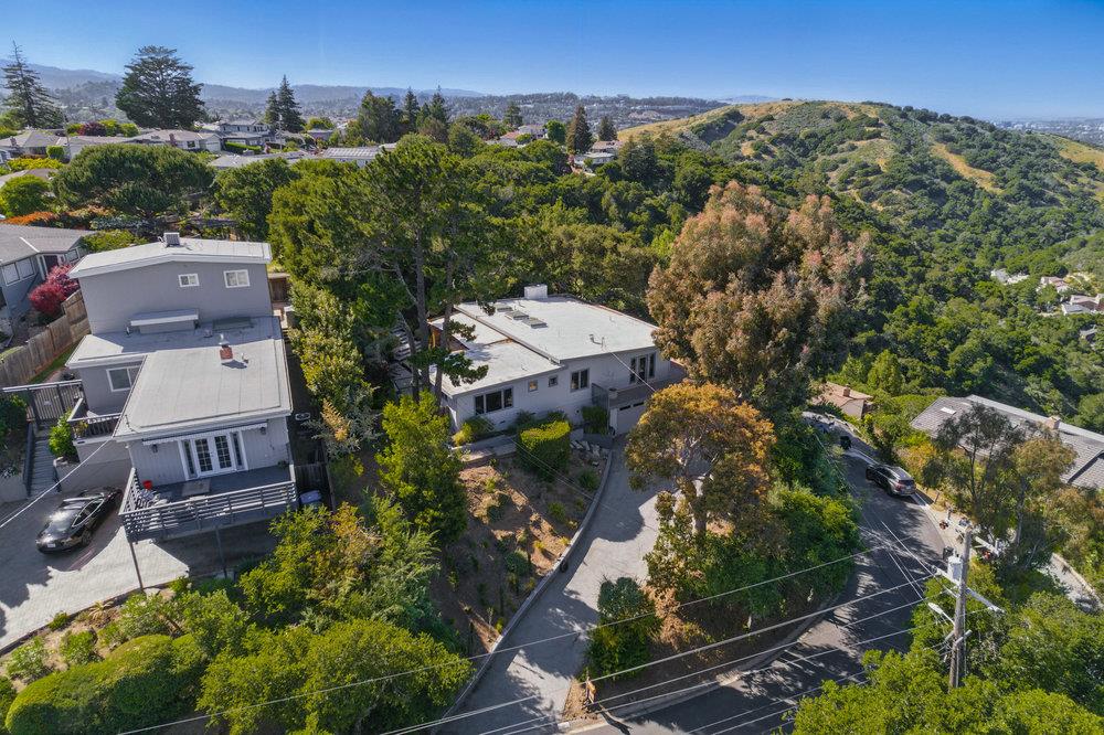Detail Gallery Image 64 of 70 For 3225 Upper Lock Ave, Belmont,  CA 94002 - 3 Beds | 2/1 Baths
