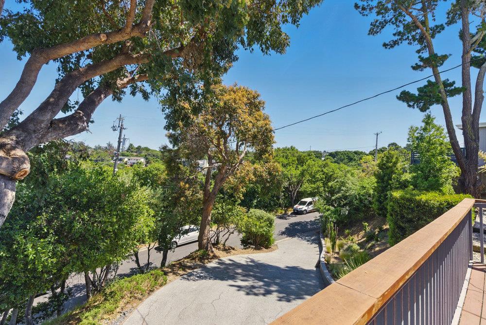 Detail Gallery Image 7 of 70 For 3225 Upper Lock Ave, Belmont,  CA 94002 - 3 Beds | 2/1 Baths