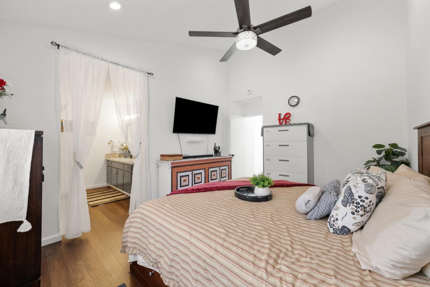 Detail Gallery Image 12 of 23 For 126 Monte Villa Ct, Campbell,  CA 95008 - 2 Beds | 2/1 Baths
