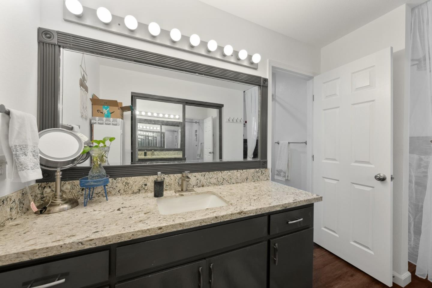 Detail Gallery Image 13 of 23 For 126 Monte Villa Ct, Campbell,  CA 95008 - 2 Beds | 2/1 Baths