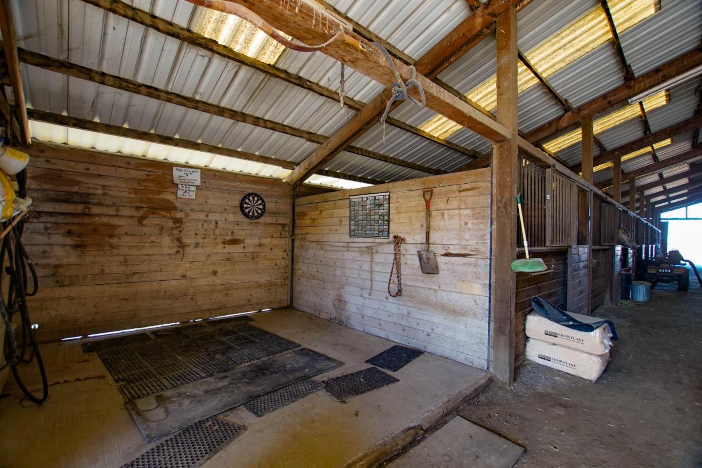 Detail Gallery Image 9 of 41 For 6200 Frye Ln, Hollister,  CA 95023 - – Beds | – Baths