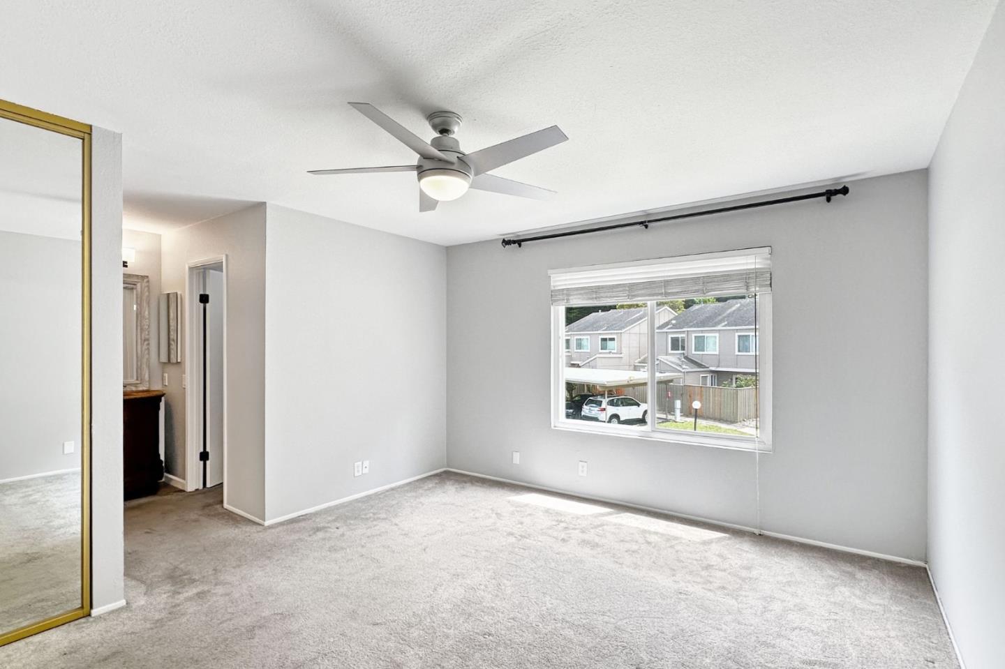 Detail Gallery Image 10 of 33 For 1249 Rosita Rd, Pacifica,  CA 94044 - 3 Beds | 2/1 Baths