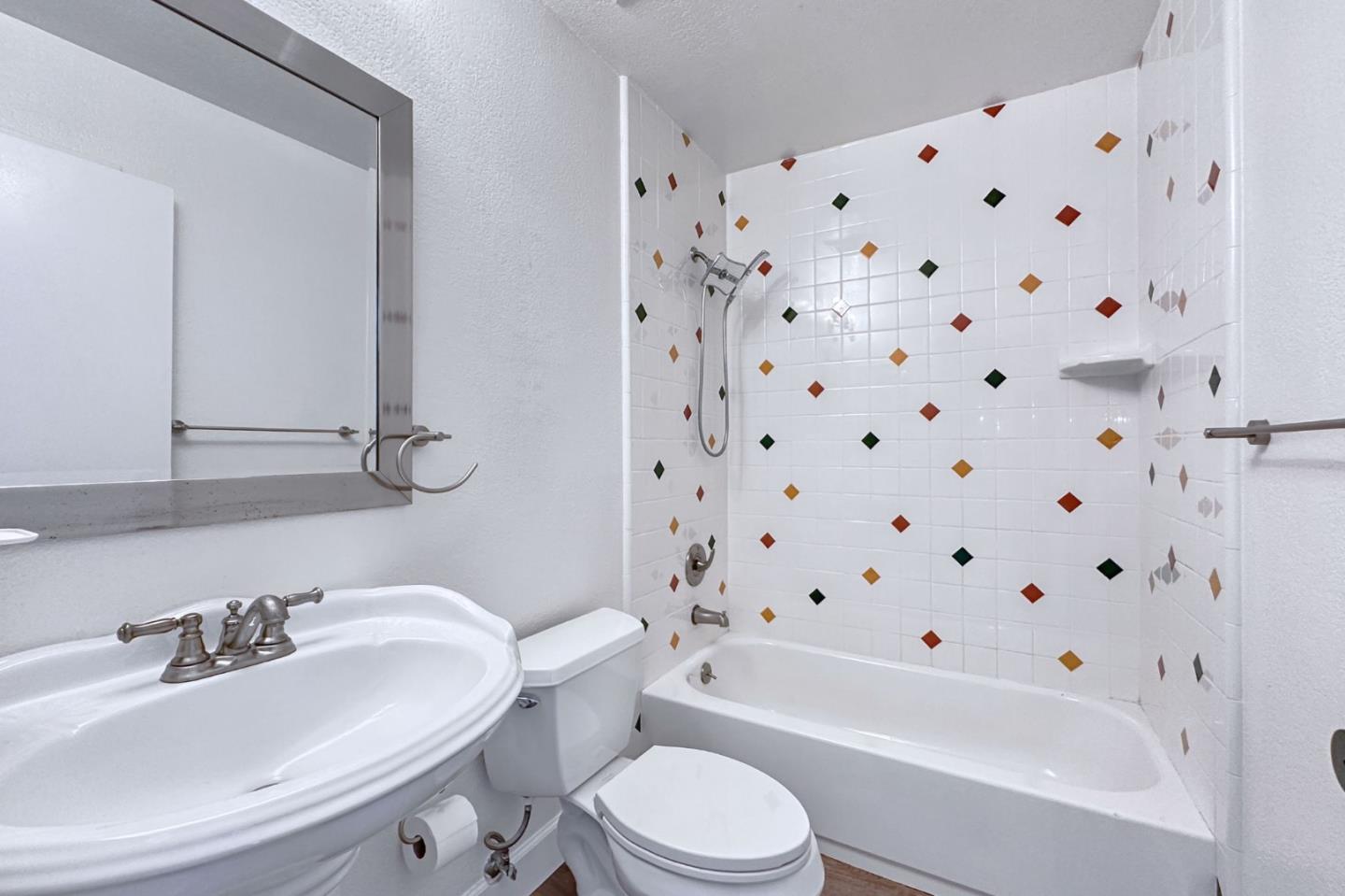 Detail Gallery Image 17 of 33 For 1249 Rosita Rd, Pacifica,  CA 94044 - 3 Beds | 2/1 Baths