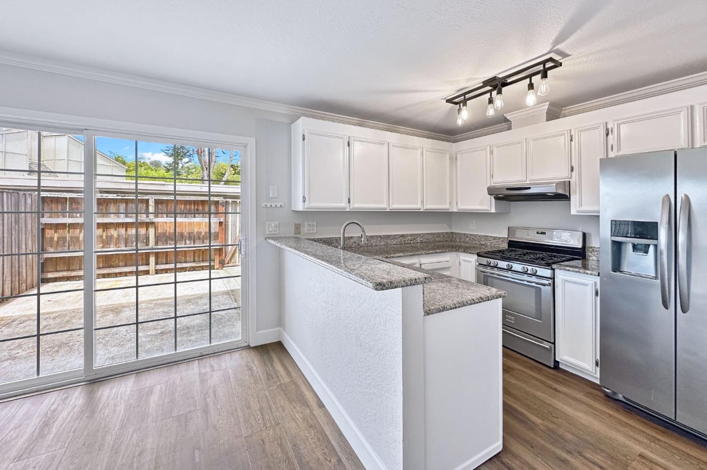 Detail Gallery Image 2 of 33 For 1249 Rosita Rd, Pacifica,  CA 94044 - 3 Beds | 2/1 Baths