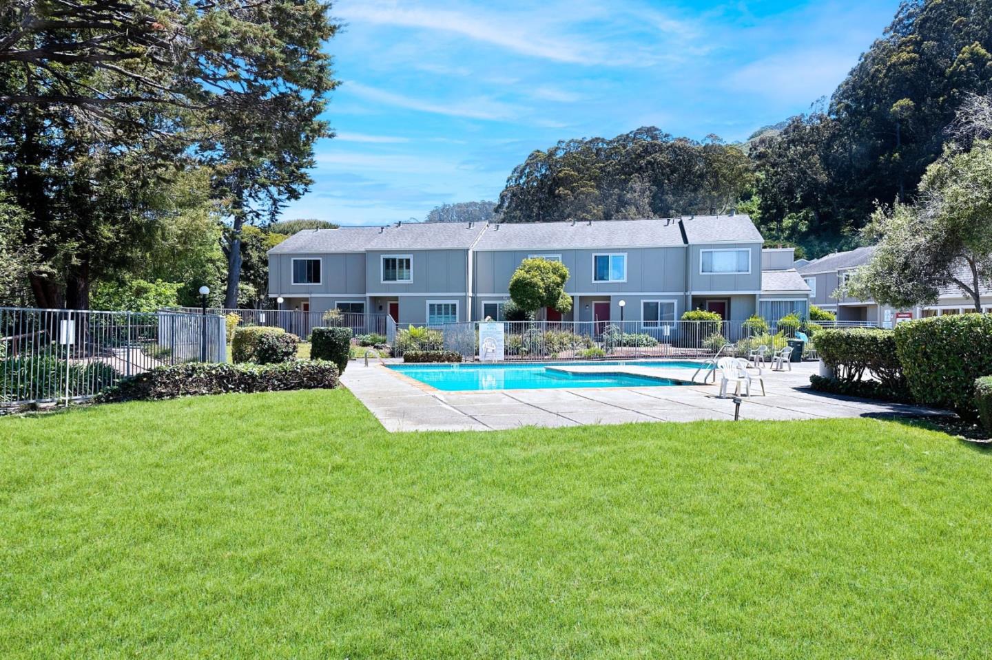 Detail Gallery Image 21 of 33 For 1249 Rosita Rd, Pacifica,  CA 94044 - 3 Beds | 2/1 Baths