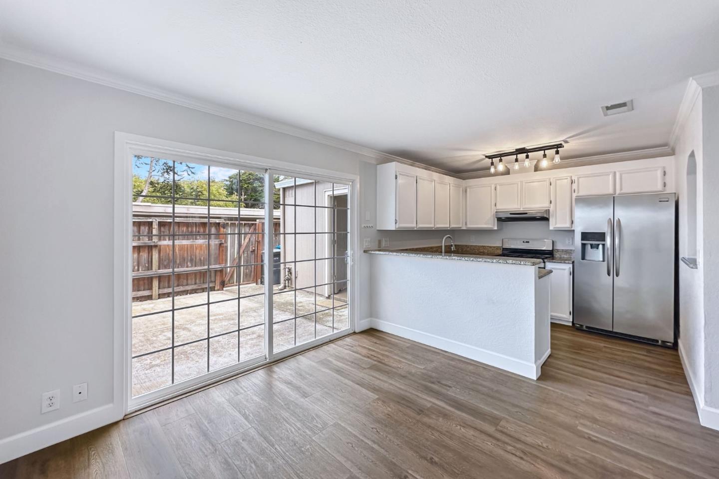 Detail Gallery Image 3 of 33 For 1249 Rosita Rd, Pacifica,  CA 94044 - 3 Beds | 2/1 Baths