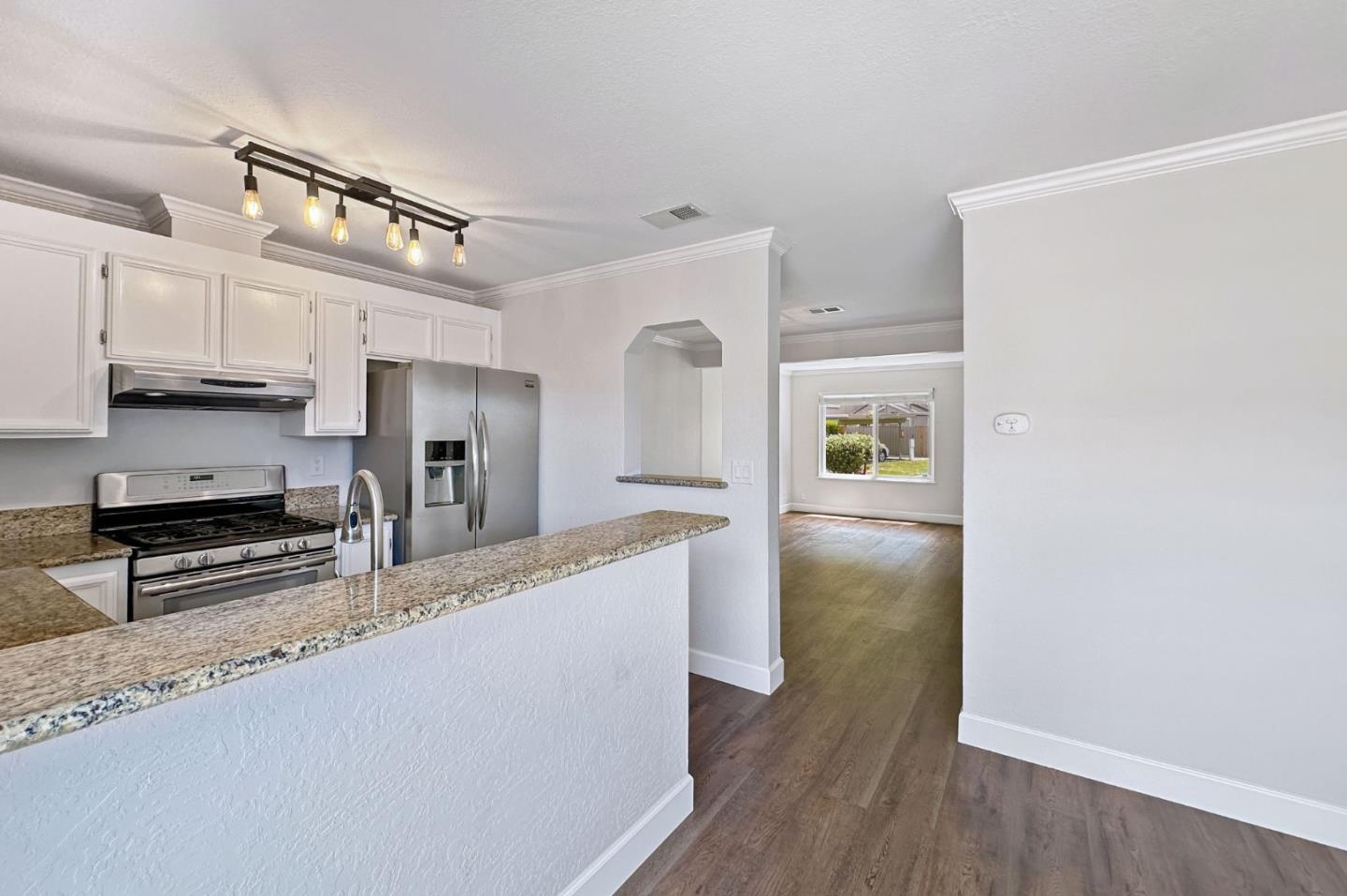 Detail Gallery Image 4 of 33 For 1249 Rosita Rd, Pacifica,  CA 94044 - 3 Beds | 2/1 Baths