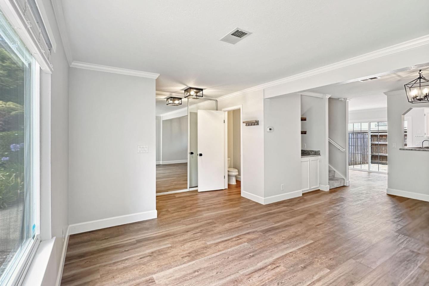 Detail Gallery Image 7 of 33 For 1249 Rosita Rd, Pacifica,  CA 94044 - 3 Beds | 2/1 Baths